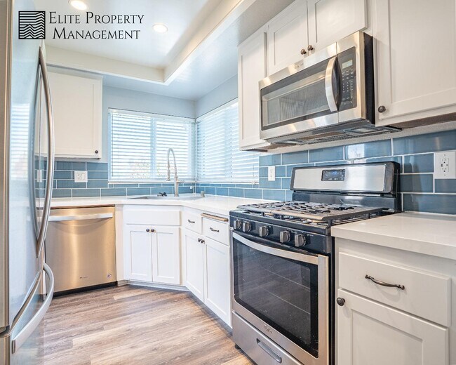 21 Rockwood in Irvine, CA - Building Photo - Building Photo