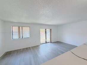 3212 Coral Lake Ln in Coral Springs, FL - Building Photo - Building Photo