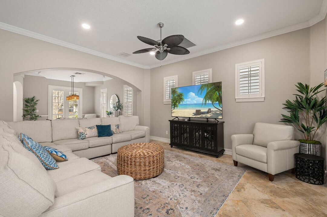 1227 Radiant St in Kissimmee, FL - Building Photo