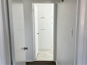 1901 W Martin Luther King Jr Blvd, Unit 9 in Los Angeles, CA - Building Photo - Building Photo
