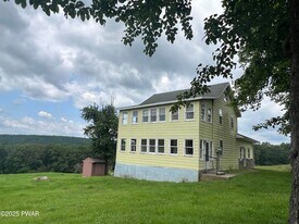 453 Ridge Ave, Unit first floor in Hawley, PA - Building Photo