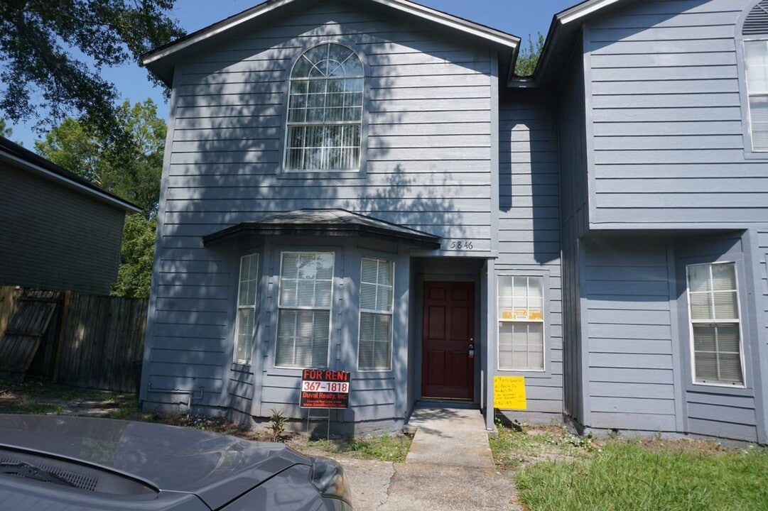 5846 Liska Dr in Jacksonville, FL - Building Photo