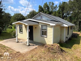 1337 S Hairston Rd in Stone Mountain, GA - Building Photo