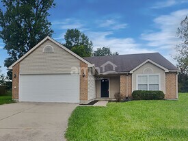 131 Green Meadow Ct in Franklin, OH - Building Photo