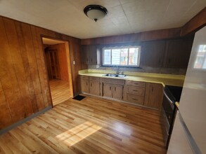 10 Taylor St in Avella, PA - Building Photo - Building Photo