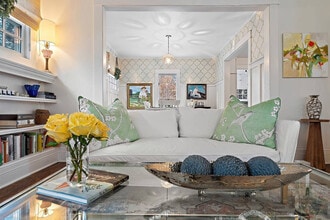 131 Broadway Ave N, Unit FL2-ID1368698P in Wayzata, MN - Foto de edificio - Building Photo