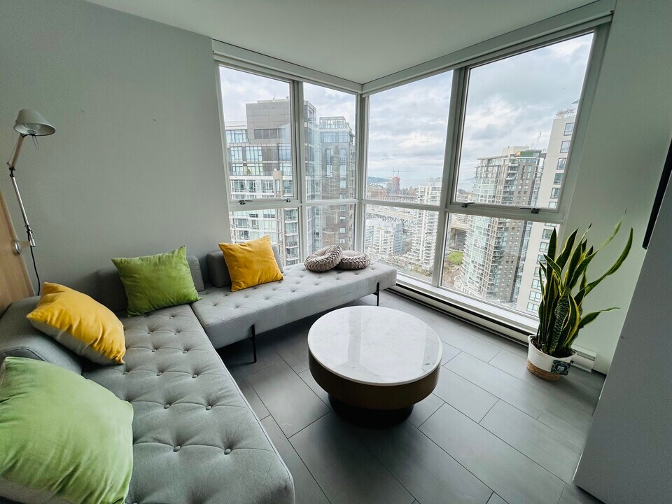 1408 Strathmore Mews in Vancouver, BC - Building Photo