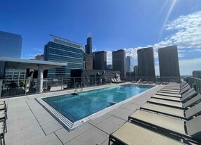 119 N Desplaines St in Chicago, IL - Building Photo