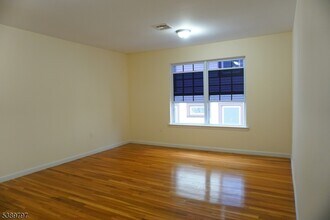 492 Irvine Turner Blvd in Newark, NJ - Building Photo - Building Photo