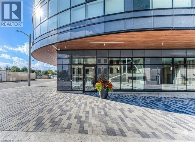 108 Garment St in Kitchener, ON - Building Photo - Building Photo