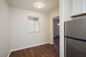 152 Hedges St SE in Marietta, GA - Foto de edificio - Building Photo