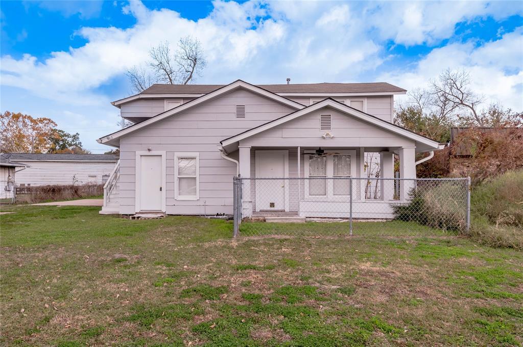 200 W Caroline St in Trinity, TX - Building Photo