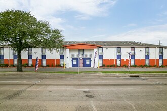 Glen Willow Apartments in Houston, TX - Foto de edificio - Building Photo