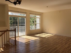 7 Atlas Ct in Jersey City, NJ - Building Photo - Building Photo