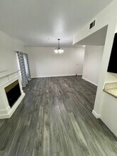 14655 Vanowen St in Van Nuys, CA - Foto de edificio - Building Photo