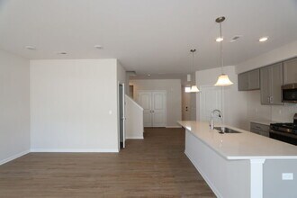 1802 Salt Springs Dr in Saline, MI - Building Photo - Building Photo