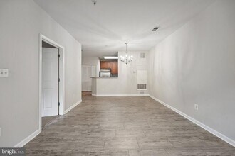 21216 McFadden Square in Sterling, VA - Building Photo - Building Photo