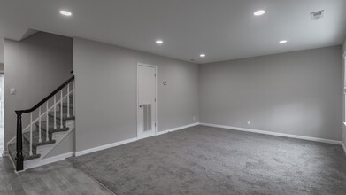 Crown Point - Norfolk in Norfolk, VA - Building Photo - Interior Photo