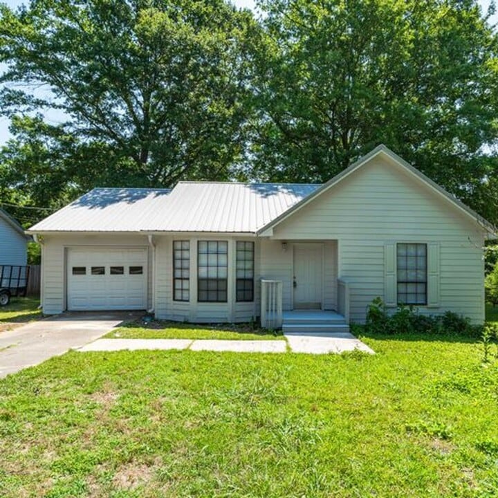 311 7th St NW in Alabaster, AL - Building Photo