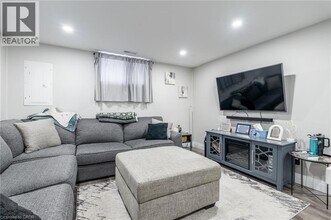 242 W 17th St in Hamilton, ON - Building Photo - Building Photo