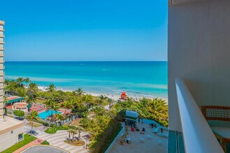 102 24th St, Unit 1007 in Miami Beach, FL - Foto de edificio - Building Photo