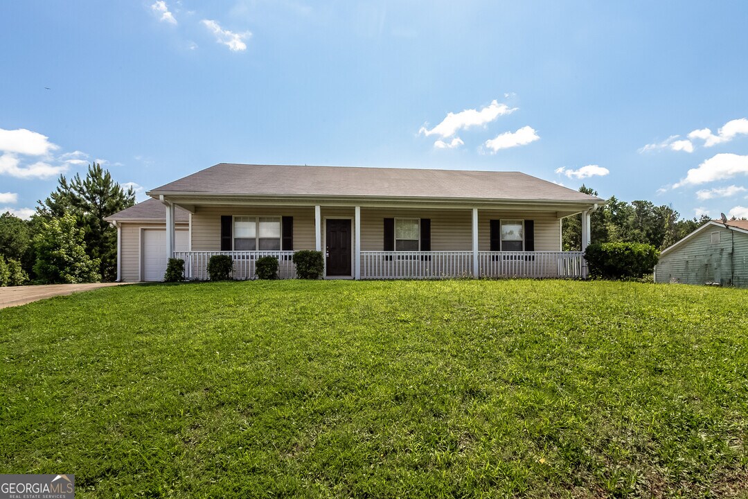 315 Hunters Trce in Covington, GA - Building Photo