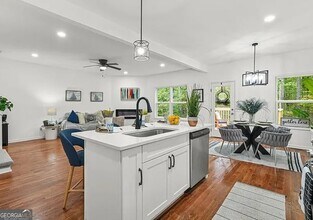 3925 Pineshore Cir in Gainesville, GA - Foto de edificio - Building Photo