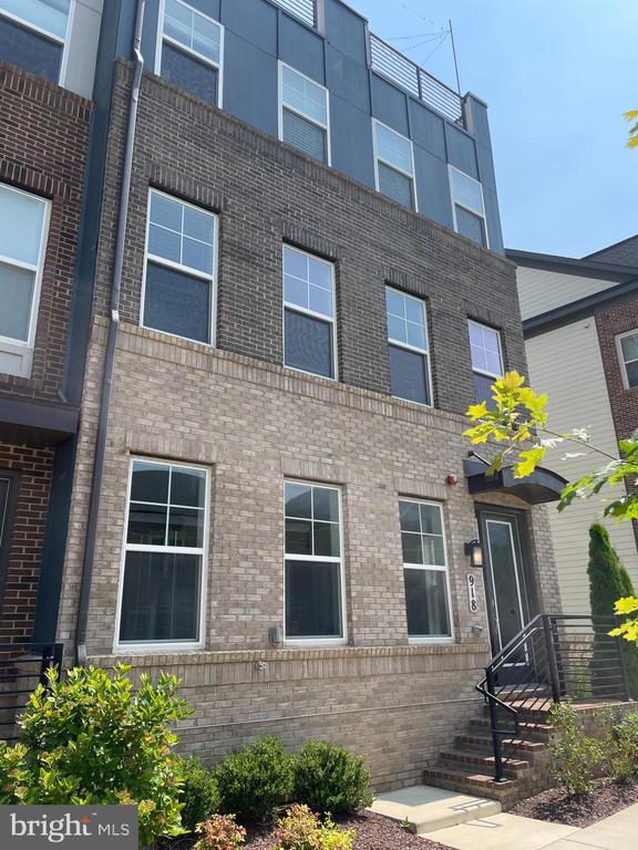 918 Crown Park Ave in Gaithersburg, MD - Building Photo - Building Photo