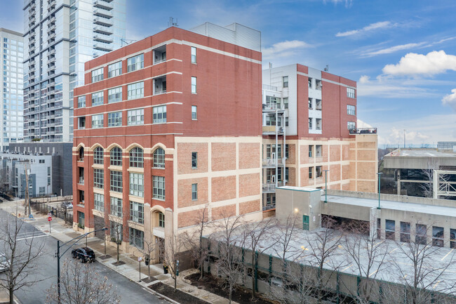 2001 S Calumet Ave in Chicago, IL - Foto de edificio - Building Photo