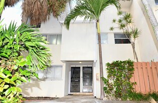 1910 SW 17th Ave in Miami, FL - Building Photo