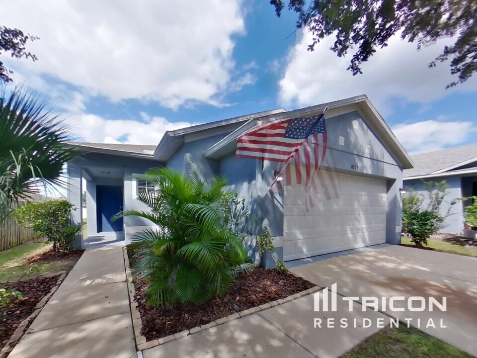 8502 Deer Chase Dr in Riverview, FL - Building Photo