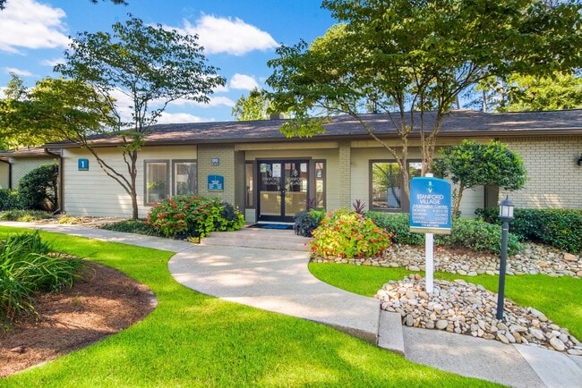 Stanford Village in Norcross, GA - Foto de edificio - Building Photo