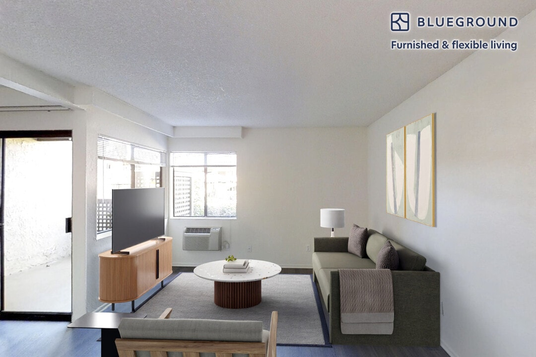 555 Paularino Ave, Unit FL1-ID4955A in Costa Mesa, CA - Foto de edificio