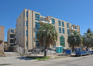 Oxford Plaza in Los Angeles, CA - Building Photo - Building Photo