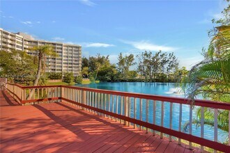 1300 NE Miami Gardens Dr, Unit 517E in Miami, FL - Building Photo - Building Photo