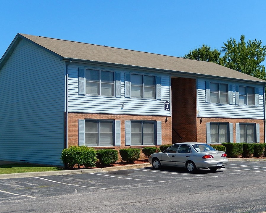 Halifax Court in Danville, VA - Building Photo