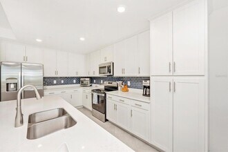 17625 Opal Sand Dr, Unit 207 in Venice, FL - Foto de edificio - Building Photo