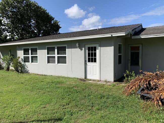 273 NE Ardsley Dr in Port St. Lucie, FL - Building Photo - Building Photo