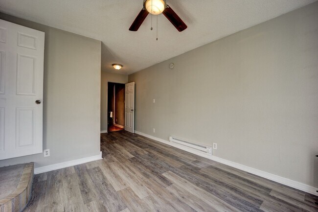 property at 3905 Jenny Lind Rd