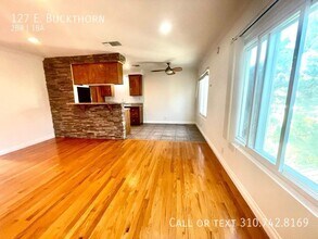 127 E Buckthorn St in Inglewood, CA - Building Photo - Building Photo