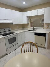 15235 Lakes of Delray Blvd in Delray Beach, FL - Foto de edificio - Building Photo