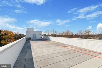 5521 Wayne Ave in Philadelphia, PA - Foto de edificio - Building Photo