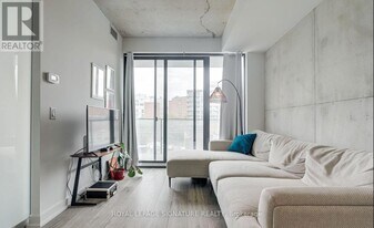 55 Ontario St in Toronto, ON - Building Photo