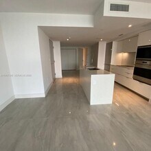 9521 E Bay Harbor Dr in Bay Harbor Islands, FL - Building Photo - Building Photo