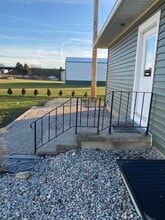 105 Wapak St, Unit Suite #1 in Wapakoneta, OH - Foto de edificio - Building Photo