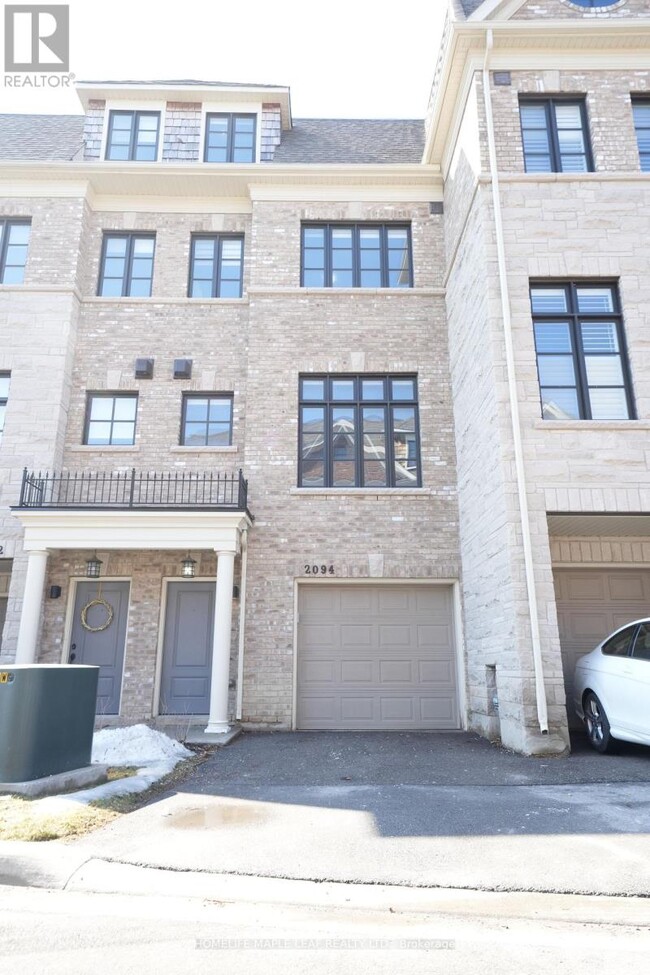 2094 Queensborough Gate