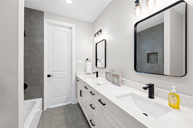 property at 2610 Piemonte Avenue Cir