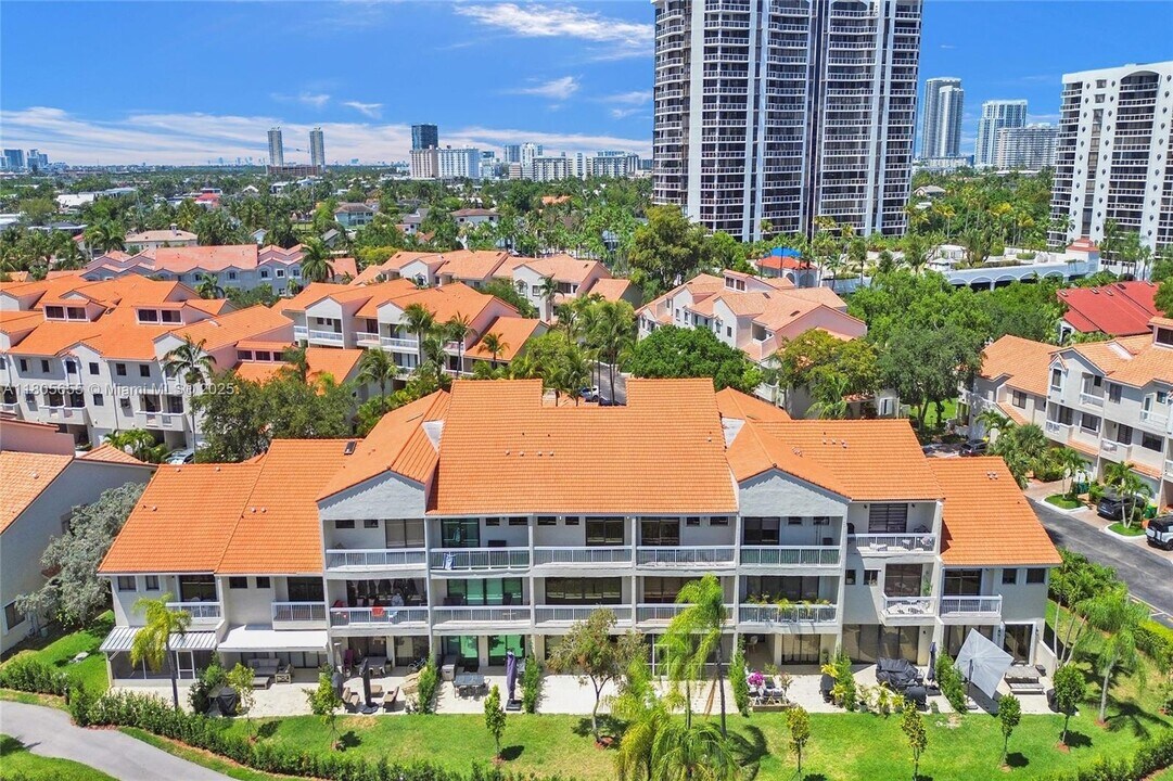 21382 Marina Cove Cir in Aventura, FL - Building Photo