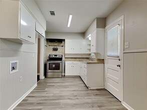 1734 Buena Vista St in Mesquite, TX - Building Photo - Building Photo