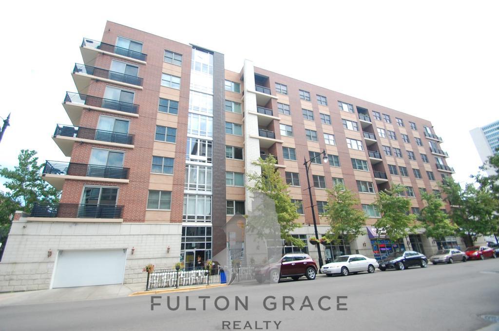 873 N Larrabee St-Unit -5 in Chicago, IL - Building Photo